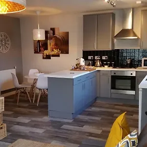 Apartment New Contemporary Flat Minutes From Airport & Nec, Marston Green